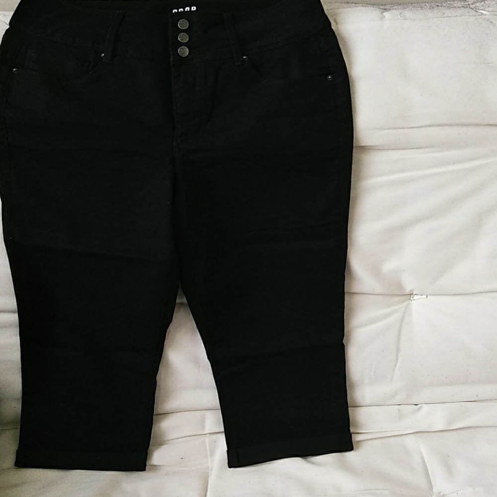 Royalty crop capri jeans